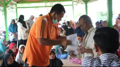 Rela Antre Lama, Ratusan Warga Blora Mulai Terima Bantuan BLT BBM