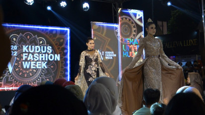 Ribuan Warga Padati Kudus Fashion Week, Promosikan UMKM Lokal dari 3 Kabupaten