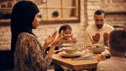 Doa Sebelum dan Sesudah Makan, Berikut Penjelasan Ustaz Adi Hidayat Soal Hadisnya