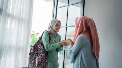 Tak Hanya Wajib, Ini Pentingnya Menjawab Salam dalam Islam