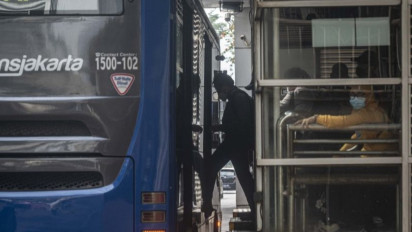 Mulai Hari Ini Angkutan TransJakarta Beroperasi 24 Jam