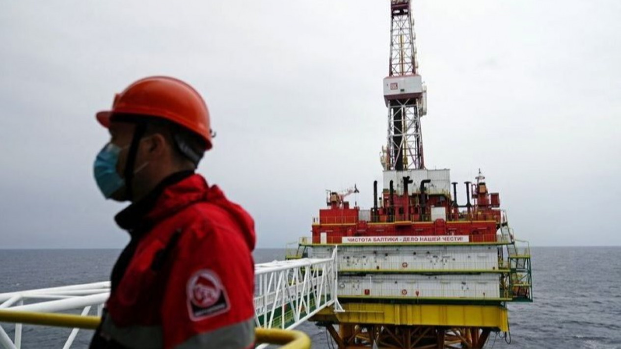 Media Asing Klaim Indonesia Berminat Beli Minyak Rusia, Jokowi: Semua Opsi Kami Pantau
            - galeri foto