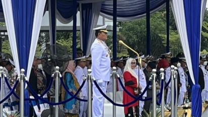 Kasal Pimpin Upacara HUT Ke-77 TNI AL di Pondok Dayung Jakarta Utara