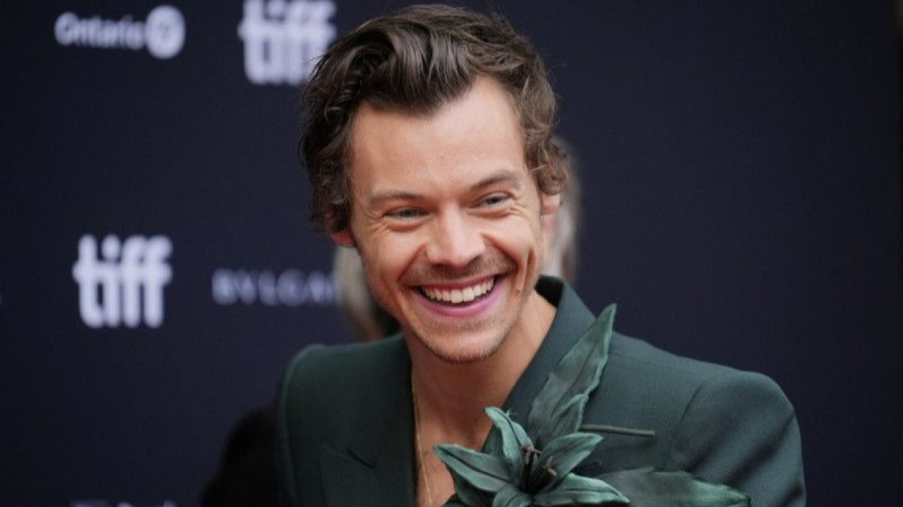 Harry Styles Debut di Festival Film Toronto Lewat "My Policeman"
            - galeri foto