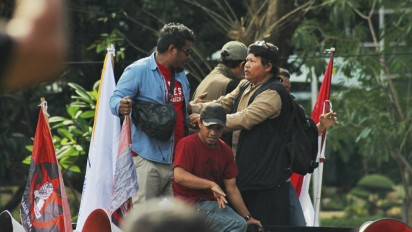 Situasi Terkini Demo Aksi 1209 di Patung Kuda: Ricuh! Massa Kejar Mobil Komando Kelompok Lain