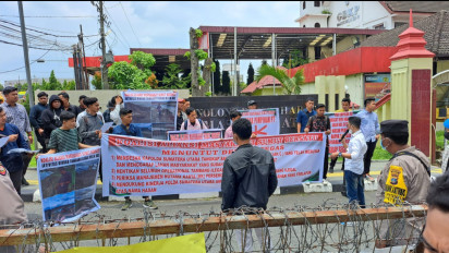 Galian C Ilegal Rusak Lingkungan di Langkat, Mahasiswa-Warga Geruduk Mapolda Sumut