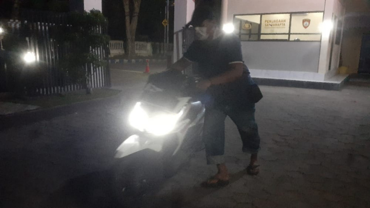 Aksi Komplotan Curanmor dengan Lempar Bondet, Diringkus Polisi Gabungan di Tiga Wilayah
            - galeri foto