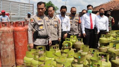 Polisi Gerebek Gudang Pengoplos Gas Bersubsidi di Cirebon, Ribuan Tabung Gas Diamankan