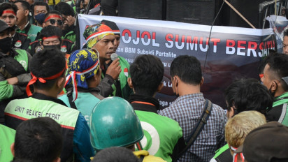Kenaikan BBM Bebani Driver, Ratusan Ojol Demo Kantor Wakil Rakyat di Sumut