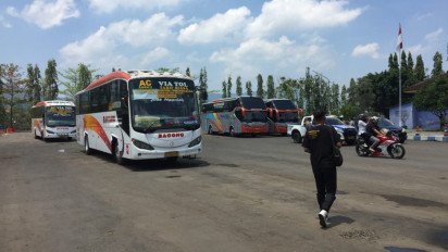 Harga BBM Naik, Sopir Bus dan Angkot Keluhkan Sepinya Penumpang Akibat Tarif Penyesuaian