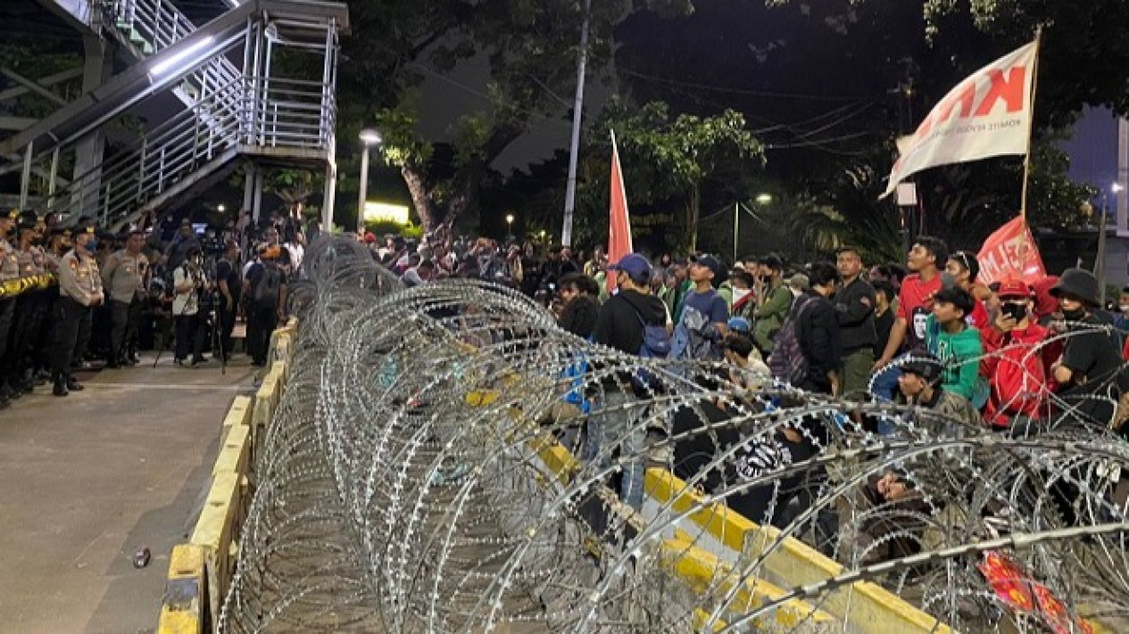 Pendemo Tolak BBM Naik Bertahan, Kapolda Metro Jaya Irjen Pol Fadil Imran Turun Tangan
            - galeri foto