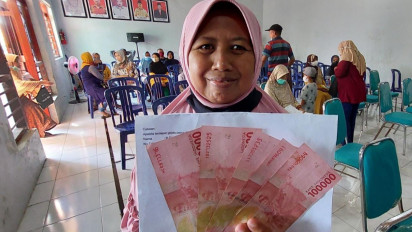 Warga Kudus Antusias Terima Dana Bantuan Langsung Tunai BBM