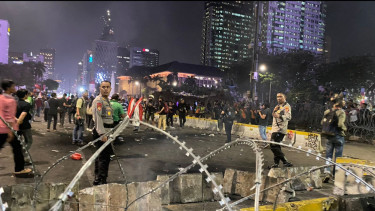 Demonstrasi Mahasiswa dan Buruh Sejak Siang Mulai Membubarkan Diri Pukul 20.00