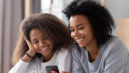 Pentingnya Literasi Digital Bagi Orang Tua Guna Awasi Penggunan Medsos oleh Anak