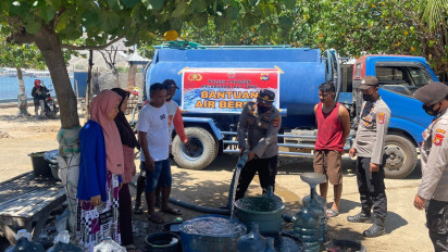 Warga di Kawasan Pelabuhan Poto Tano Sumbawa Barat Kesulitan Air Bersih: Kami Sulit Masak dan Bersih-Bersih