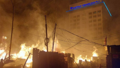 Padam 3 Jam, Si Jago Merah Lalap Habis 20 Lapak di Kosambi Cengkareng