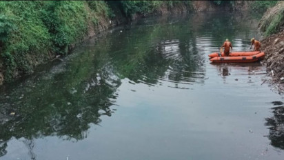 Wow! Tumpukan Sampah di Kali Jambe Bekasi Hamppir 130 Ton