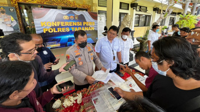 Seorang Emak Bayar Emas 5,7 Miliar Rupiah dengan Cek Kosong di Tabanan, Bali, Ditangkap Polisi