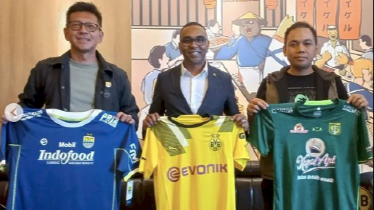 Borussia Dortmund Ajak Persebaya dan Persib Tanding di Trofeo, Rencanaya Digelar Akhir November saat Jeda Piala Dunia
            - galeri foto