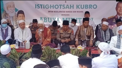 Kapolda Banten Bersama Kyai dan Santri Gelar Istighosah Qubro Doakan Keselamatan Bangsa dan Negara