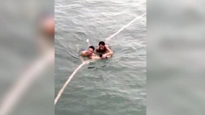 15 Jam Mengapung di Laut, 5 Nelayan Berhasil Dievakuasi Tim SAR Gabungan