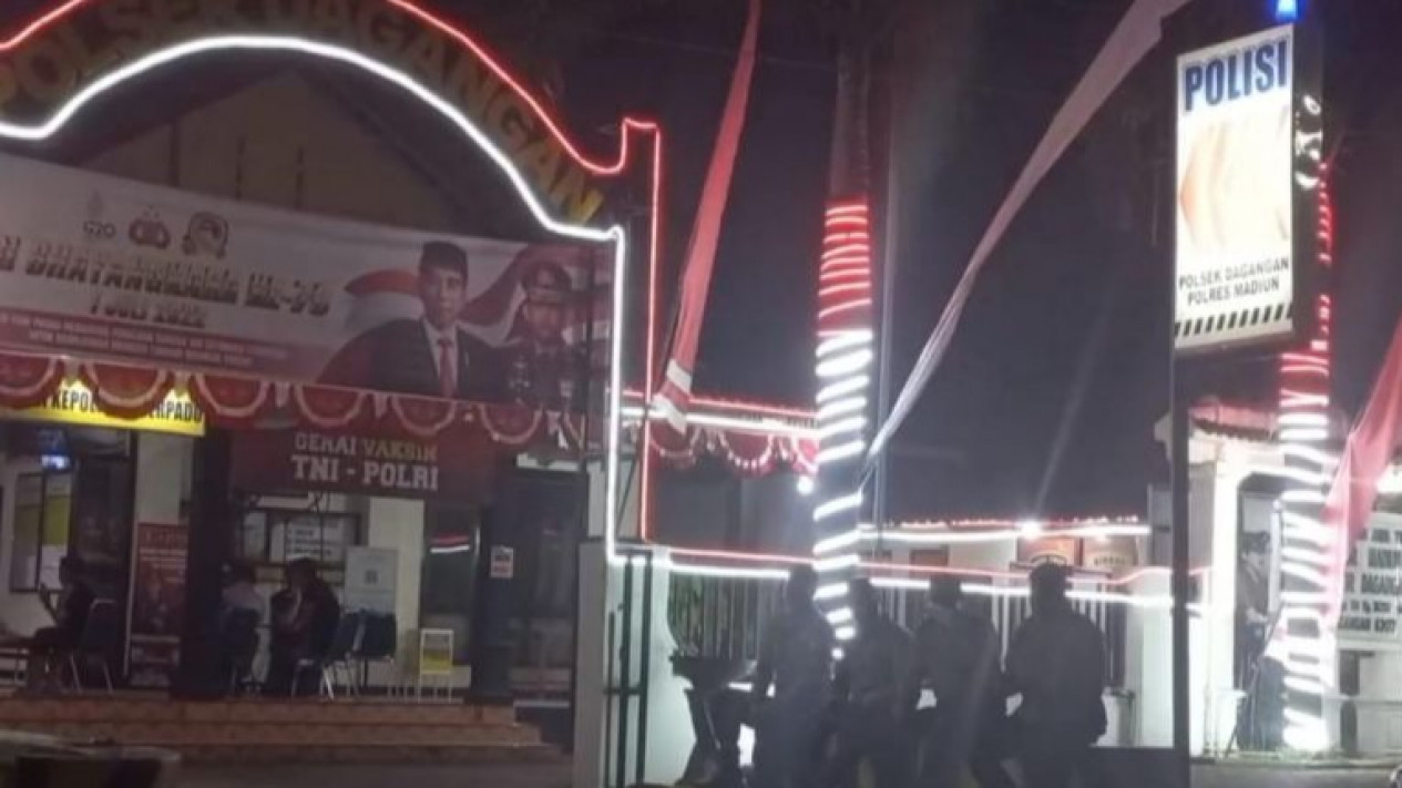 Seorang Pemuda di Madiun Diamankan Tim Siber Polri, Diduga Hacker Bjorka
            - galeri foto