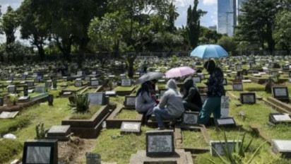 Doa Memasukkan Jenazah ke Kubur Sesuai Anjuran Ulama
