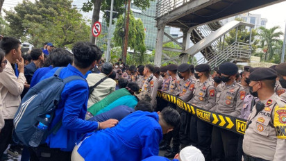 Unjuk Rasa Tolak BBM Naik Memanas, Polisi Redam Emosi Massa Gemakan Doa Asmaul Husna