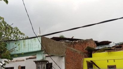 BPBA Bersihkan Puing Bangunan Rumah yang Rusak Diterpa Angin Puting Beliung