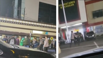 Viral Video Seorang Pria Diduga Pelaku Tabrak Lari Dihajar Massa di Depan Mapolrestabes Makassar