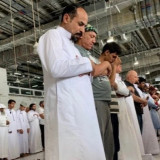 Benarkah Bersalaman Setelah Shalat Berjamaah Itu Sunnah? Hati-hati Ternyata Dalam Islam Hukumnya…