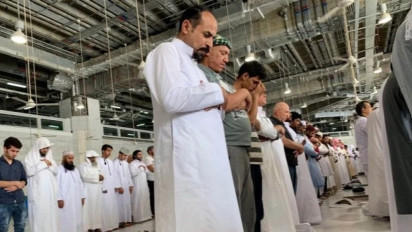 Masuk Masjid Bukan Hanya ‘Assalamu’alaikum’ Saja, Bacalah Doa Masuk dan Keluar Masjid Berikut ini