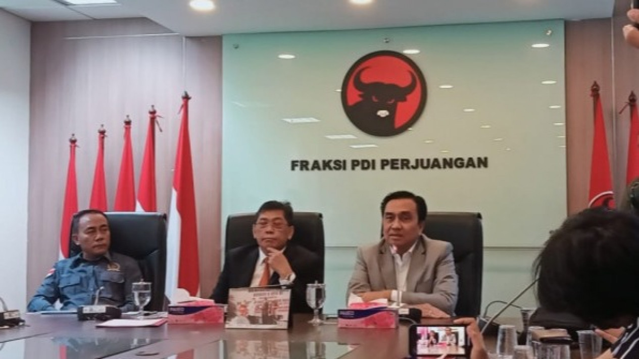 WA Effendi Simbolon ke Dudung Belum Dibalas
            - galeri foto