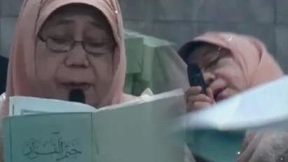 Ustazah Taslimah Wafat Saat Live Streaming Membaca Alquran, Lisannya Melemah Saat Baca Surat Al Baqarah Ayat ke-5, Ustazah Taslimah Ambruk lalu Wafat