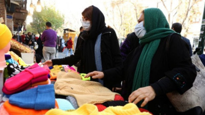 Aktivis HAM Iran Desak Para Perempuan Aksi Lepas Hijab