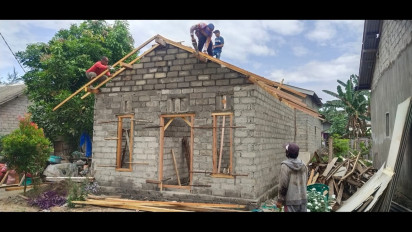 Harga BBM Naik, Warga Kurang Mampu Manfaatkan Program Bedah Rumah di Banyuwangi