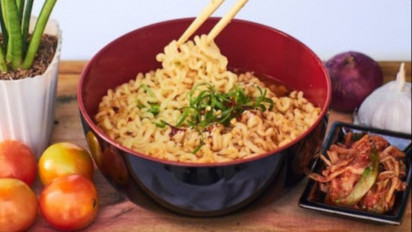 Ini Rekomendasi Makanan dan Minuman yang Harus Tersedia di Rumah saat Musim Hujan Tiba