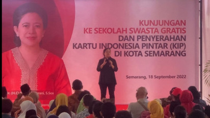 Puan Maharani Serahkan Kartu Indonesia Pintar kepada Siswa-Siswi Sekolah Swasta di Semarang