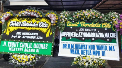 Karangan Bunga Belasungkawa dari Para Tokoh Berdatangan ke Rumah Duka Azyumardi Azra di Ciputat Timur