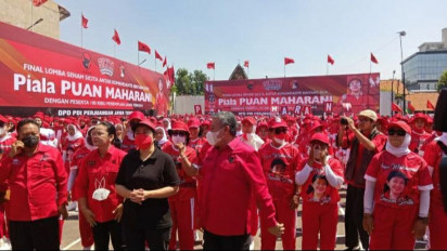 Puan Maharani Senam bersama Kader Perempuan PDIP