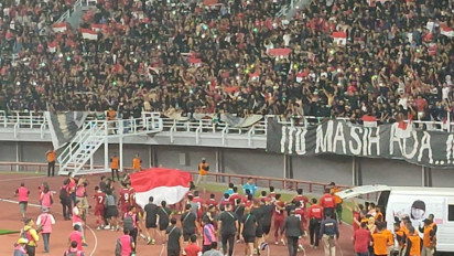 Uforia Suporter Bergemuruh di Stadion Gelora Bung Tomo Surabaya Usai Timnas U-20 Taklukan Vietnam dengan Skor 3-2