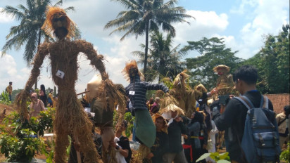 Ungkap Rasa Syukur Usai Panen, Petani di Banyumas Gelar Festival Jerami