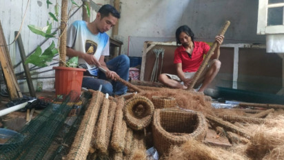 Seorang Pemuda di Malang, Sulap Limbah Serabut Kelapa jadi Kerajinan Bernilai Ekonomis Tinggi