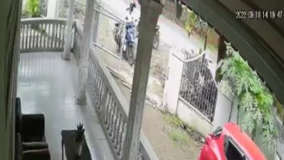 Waduh ! Antarkan Paket Warga, Sepeda Motor Kurir Beserta Paketnya Digondol Maling