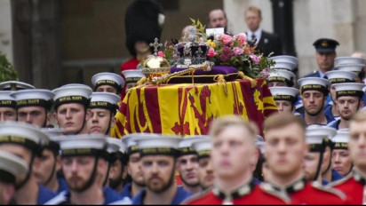 Peti Mati Ratu Elizabeth II Dibawa ke Wellington Arch untuk Disemayamkan
