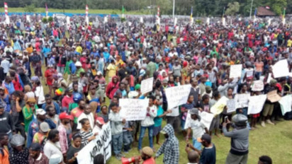Ribuan Masyarakat Papua Gelar Demo Save Lukas Enembe
