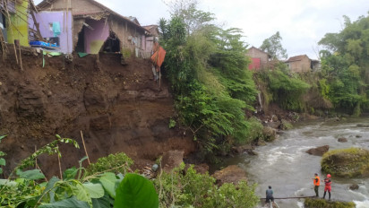Dramatis, Begini Upaya Evakuasi Jenazah Nenek 80 Tahun Korban Longsor di Banyumas