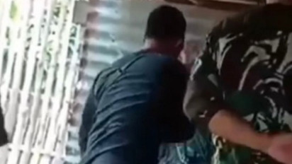 Viral Anggota Polisi Diduga Pukuli Wanita Paruh Baya, Netizen: Duh Seragam itu Lagi