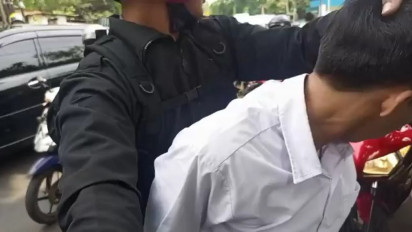 Bikin Heboh Warga, Dua Pelajar SMA Pembawa Sajam Sambil Berkeliling di Pejaten Barat Akhirnya Ditangkap