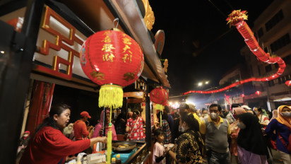 Menikmati Malam di Kya-kya, Chinatown-nya Surabaya yang Sajikan Wisata Kuliner Khas Pecinan hingga Atraksi Barongsai dan Kembang Api